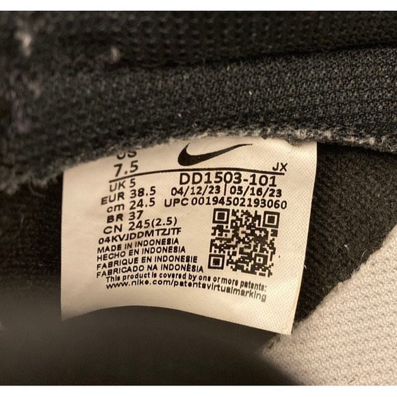 Nike Black and White Dunk Sneakers Women's 7.5 DD1503-101 - Picture 10 of 10